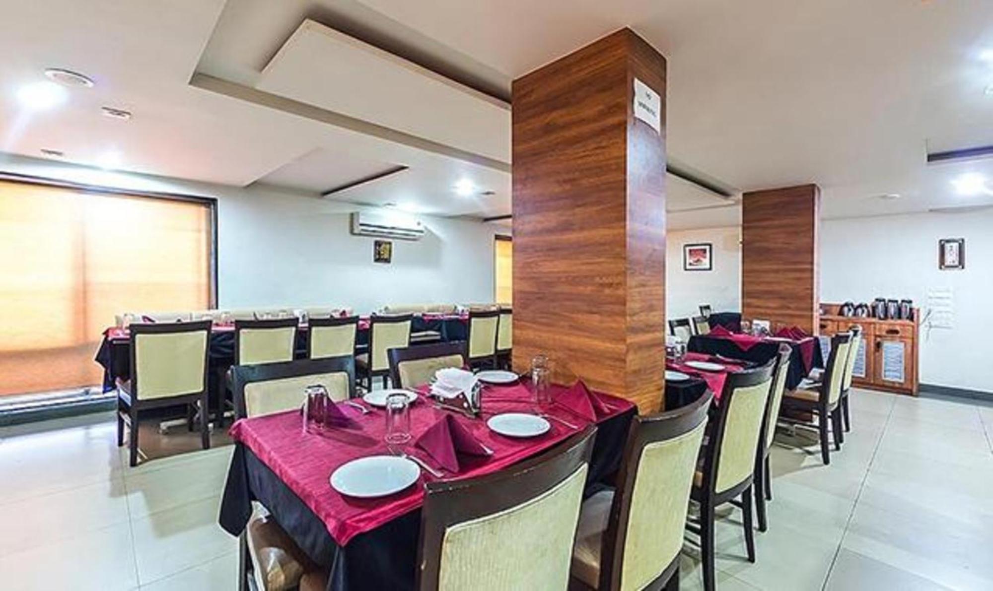 Fabhotel Skylark Inn Насик Экстерьер фото