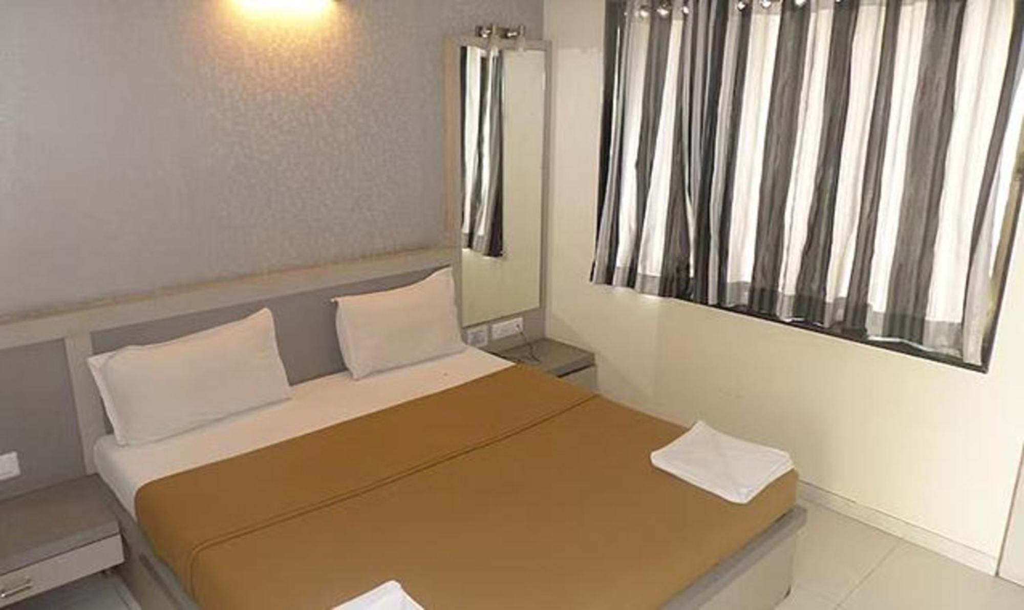Fabhotel Skylark Inn Насик Экстерьер фото